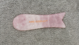 Gua Sha Stein Rosenquarz Fischform